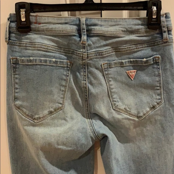 Guess jeans, size 26, frayed bottoms - Picture 4 of 4